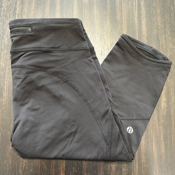 Black Lululemon crops - Picture 2 of 6